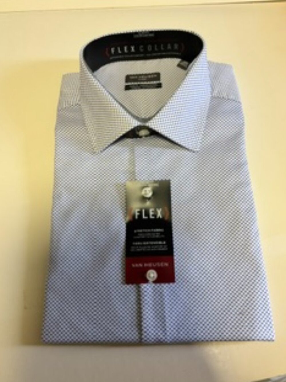 Van Heusen Blue/White men dress shirt 16 1/2 sleeves 32/33 NWT Flex